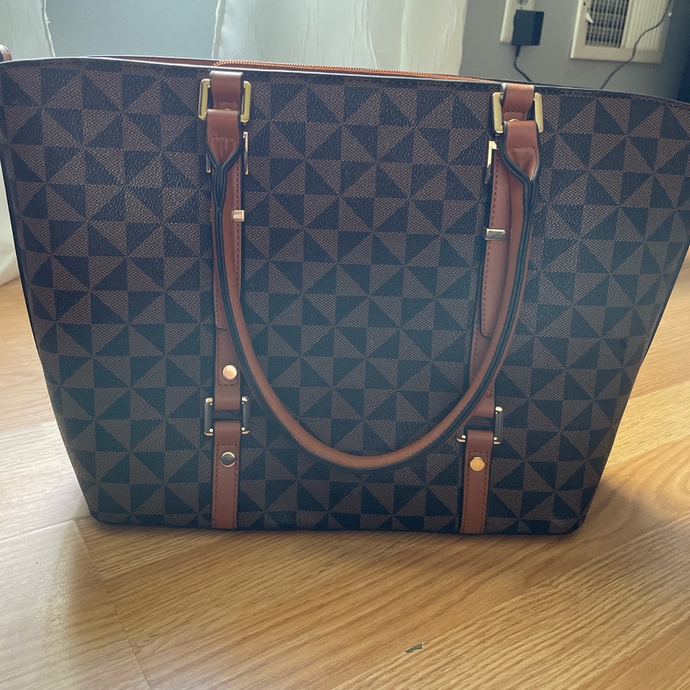 Brown shoulder bag 💼 🤎